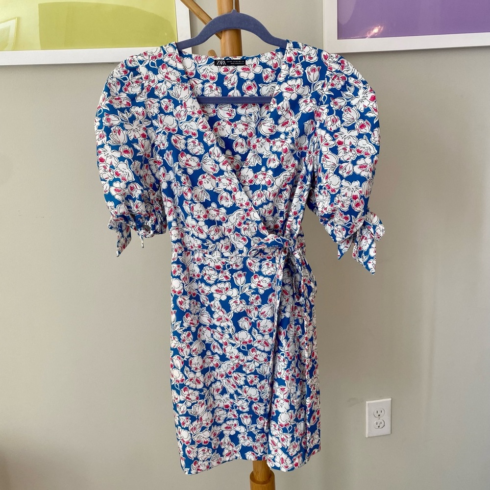 Zara floral wrap dress, size small, never worn